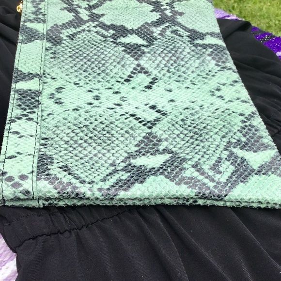 NWT $100 Laura Di Maggio | Leather Snake Print Clutch in Mint Green - Picture 4 of 8